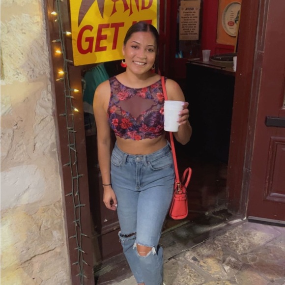 Meet your Posher, Hannah - Picture 2 of 2